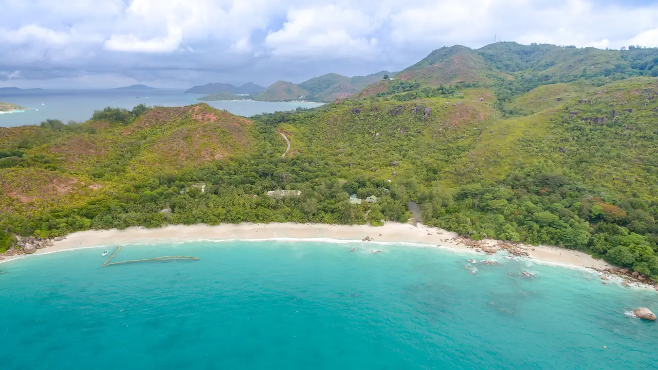 La baia di Anse Lazio a Praslin