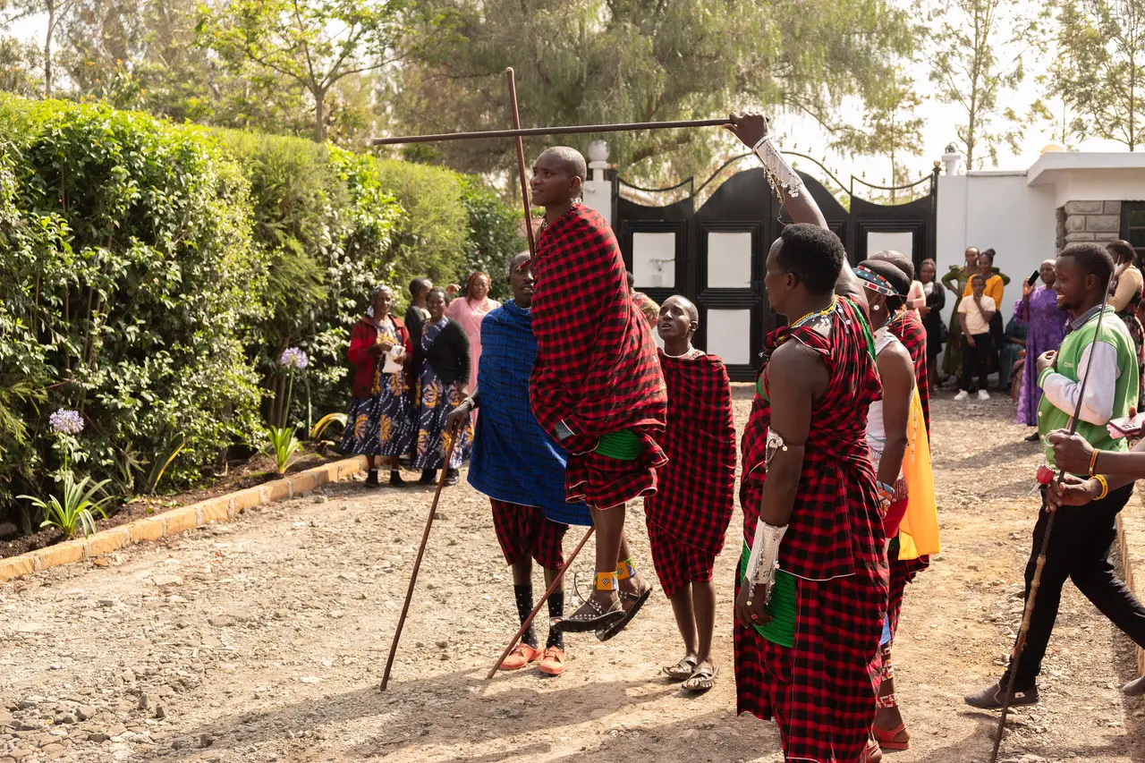 Giovani Masai durante la danza del salto