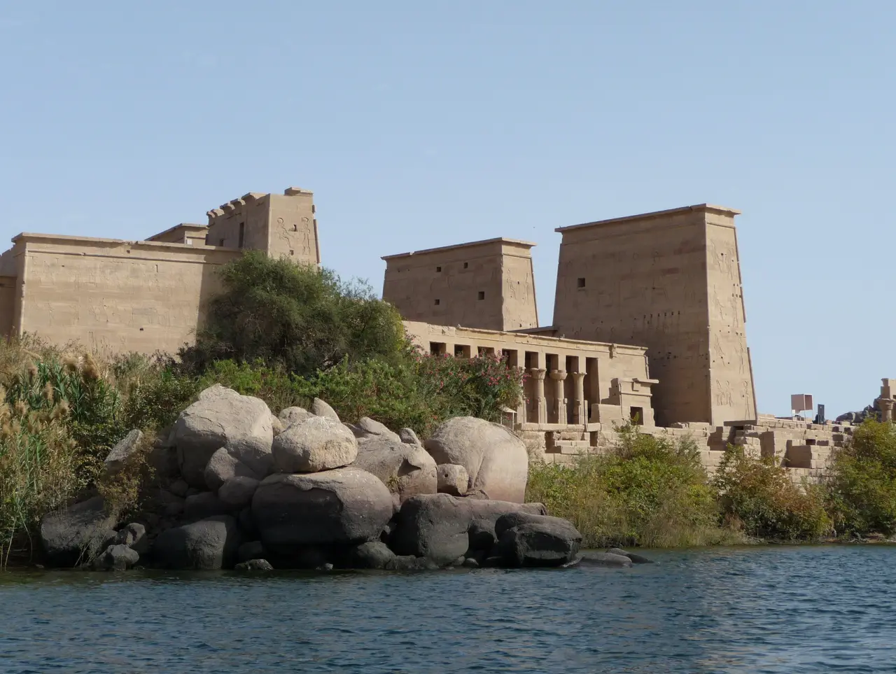 Il tempio di Iside a Philae, visto dal Nilo
