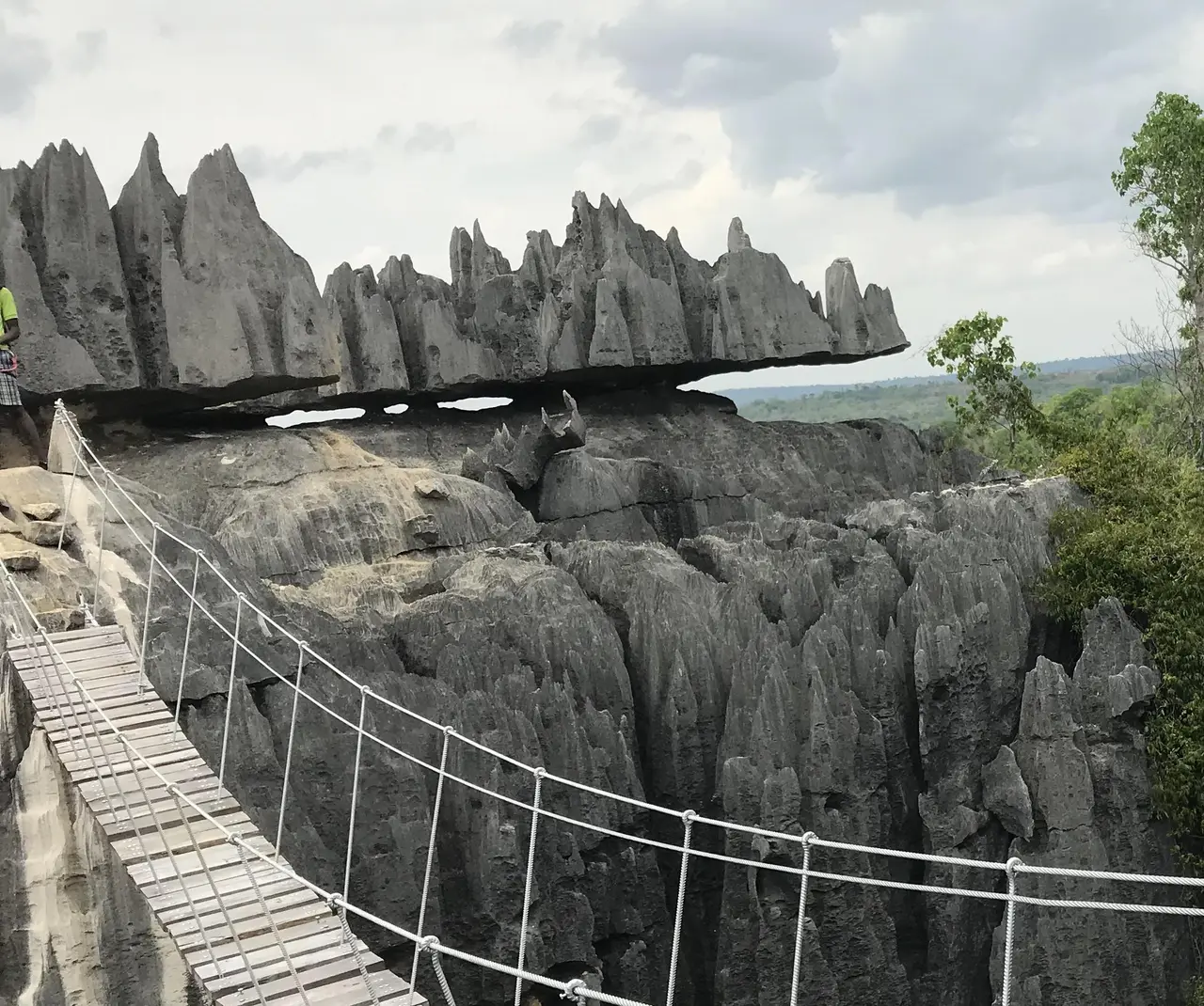 Hängebrücke über den Tsingy von Bemaraha